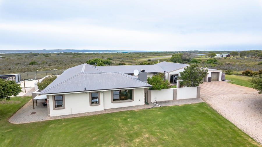 6 Bedroom Property for Sale in Aalwyndal Western Cape